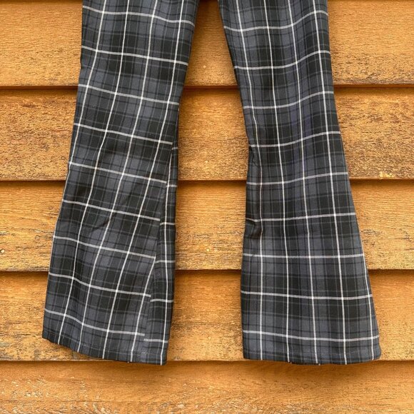 Almost Famous 90s Flare Black & Grey Plaid Bell Bottom Pants Size 5 - Picture 9 of 12